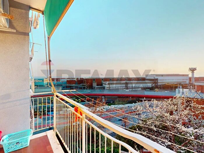 Appartamento trilocale in vendita in Via Tonale, Genova