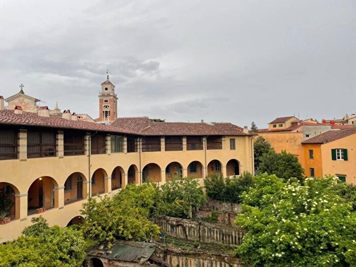 Appartamento con 5 locali in affitto in Via S Frediano, Santa Maria, Pisa