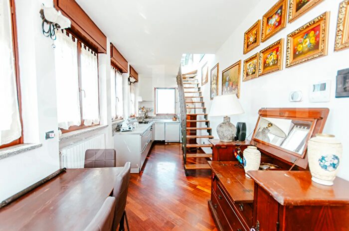 Appartamento bilocale in affitto in Viale Campania, Milano