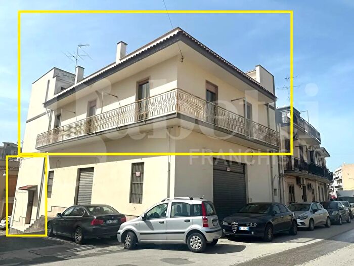 Casa con 9 locali in vendita in Vico Accursio, Noto