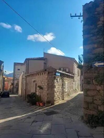 Casa con 6 locali in vendita in Via Nino di Gallura, Tempio Pausania