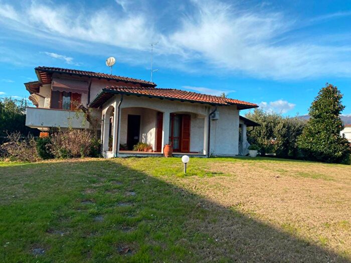 Casa con 6 locali in affitto in Roma Imperiale, Forte dei Marmi