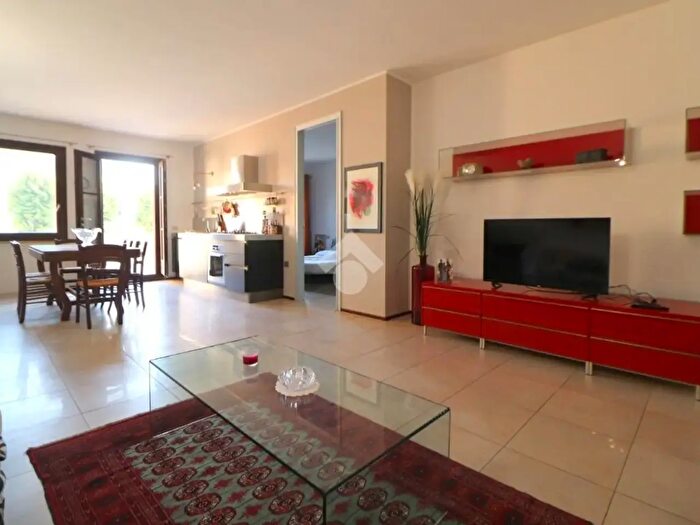 Appartamento con 5 locali in vendita in Via Mincio, Goito