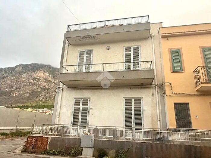 Casa quadrilocale in vendita in Via Ciaculli, Palermo