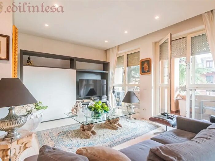 Appartamento trilocale in vendita in Monza