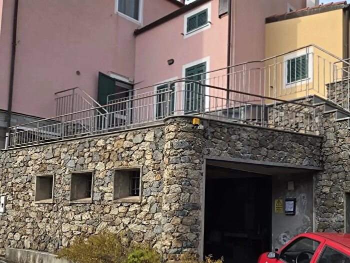 Casa quadrilocale in vendita in Via Marmorassi, Savona