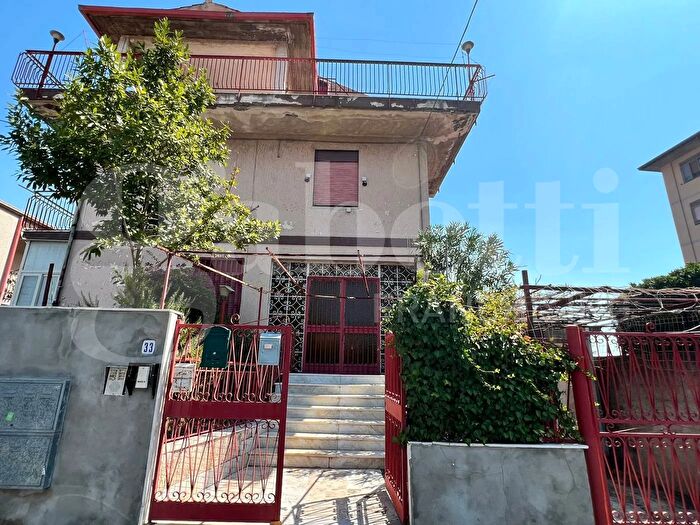 Appartamento trilocale in vendita in Via Orsa Minore, Catania