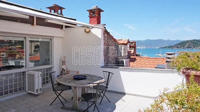 Appartamento quadrilocale in vendita in Via Andrea Doria, Lerici