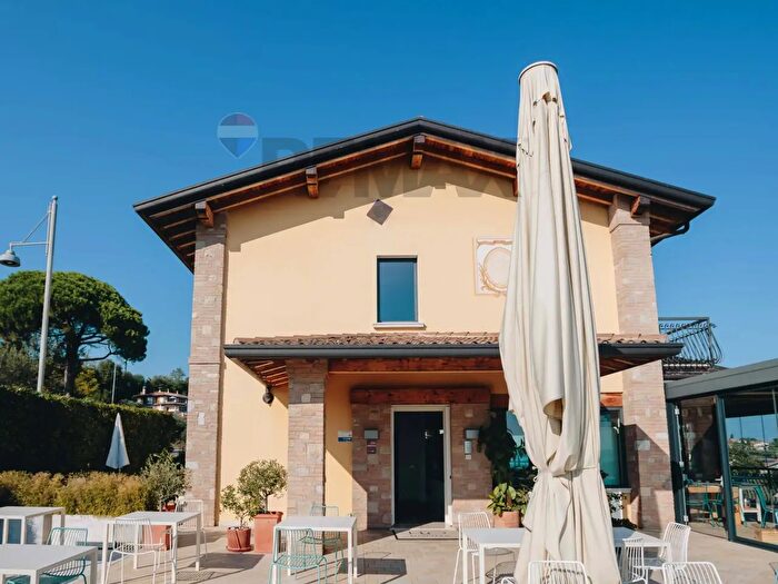 Casa con 12 locali in vendita in Via Pergola, Moniga Del Garda