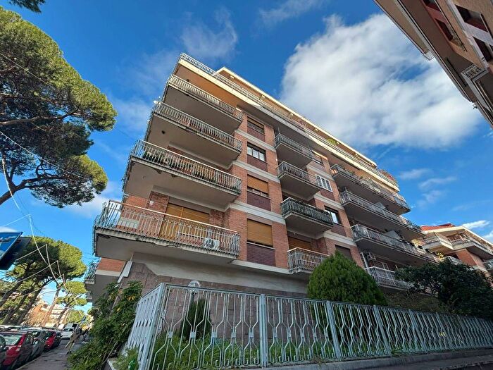 Appartamento trilocale in affitto in Via Luigi Capuana, Talenti Monte Sacro, Roma