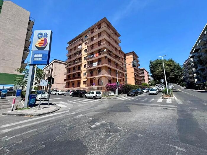 Appartamento quadrilocale in vendita in Via Milo, Catania