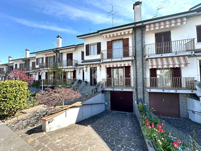 Casa quadrilocale in vendita in Via Carlo Porta, Paullo