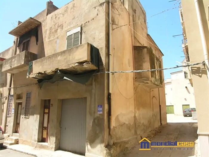 Casa con 8 locali in vendita in Via Giardina Annibale, Pachino