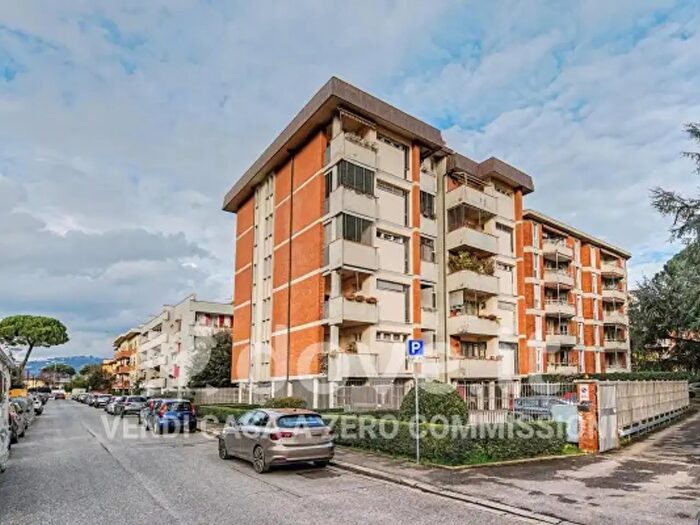 Appartamento con 6 locali in vendita in Via Reims, Firenze