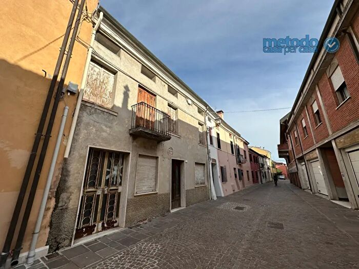 Casa con 5 locali in vendita in Rovigo