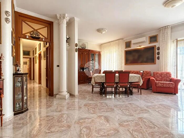 Appartamento con 5 locali in vendita in Via Florio, Manfredonia
