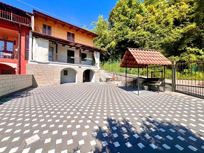 Casa con 7 locali in vendita in Strada Spagnolino Solza, Cocconato