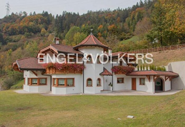 Casa con 6 locali in vendita in Via Papa Albino Luciani, Sella Giudicarie