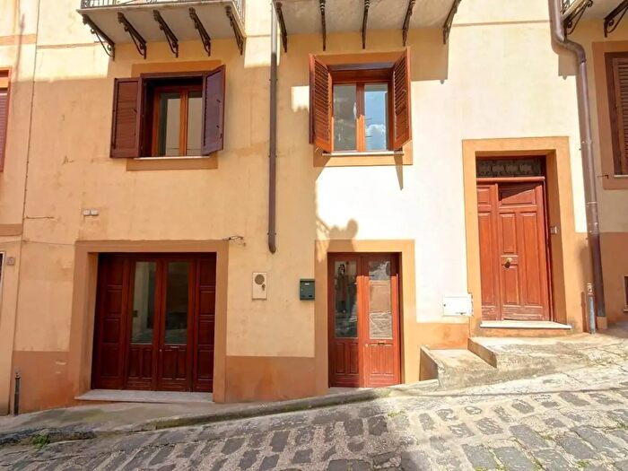 Casa con 5 locali in vendita in Sambuca Di Sicilia