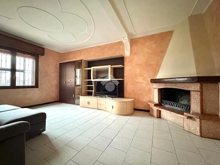 Appartamento trilocale in vendita in Via Roma, Casaletto Vaprio