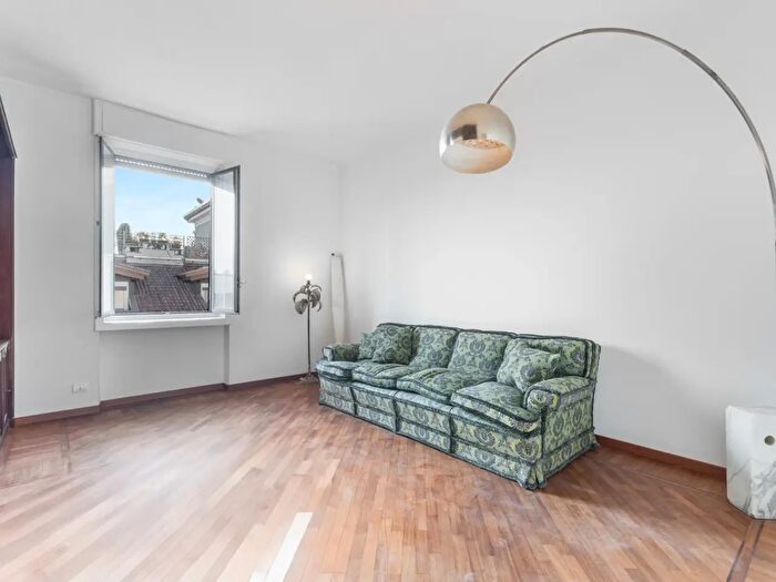 Appartamento trilocale in vendita in Viale Premuda, Milano