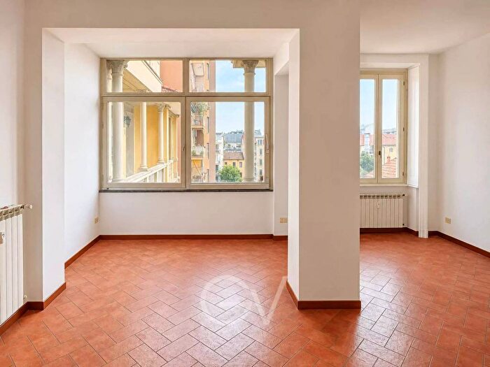 Appartamento trilocale in affitto in Piazza Giuseppe Grandi, Porta Vittoria, Milano