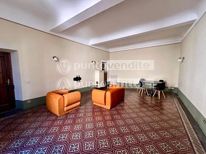 Appartamento con 5 locali in affitto in Ntonio Mordini, Lucca