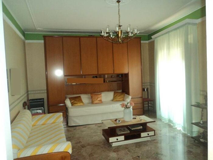 Appartamento trilocale in affitto in Via Mingiardi, Centro, Caltagirone