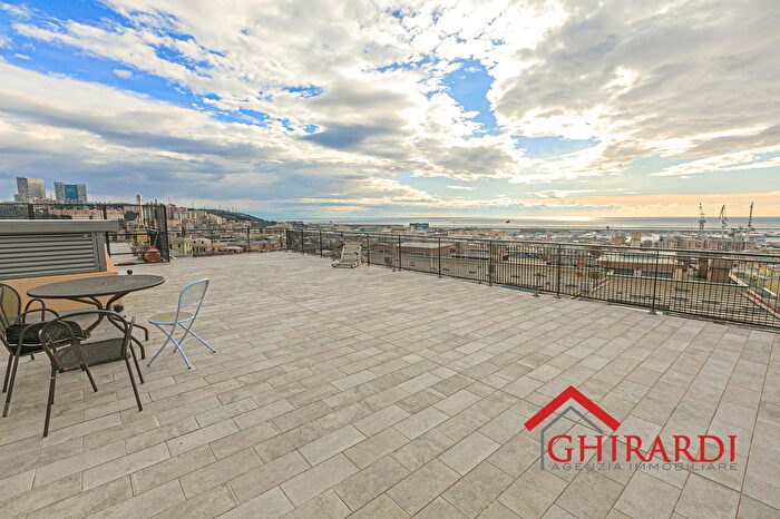 Appartamento con 7 locali in affitto in Via Pian di Forno, Genova