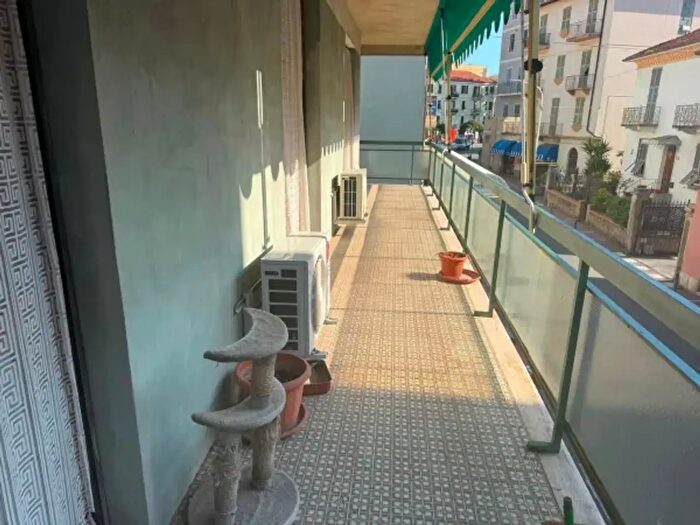 Appartamento quadrilocale in vendita in Via delle Cornice, Taggia