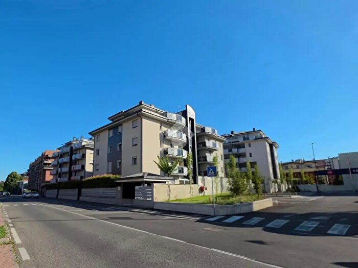 Appartamento trilocale in vendita in Via Cavour, San Giuliano Milanese