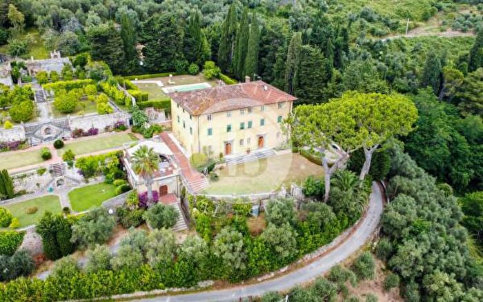 Casa con 6 locali in vendita in Pietrasanta