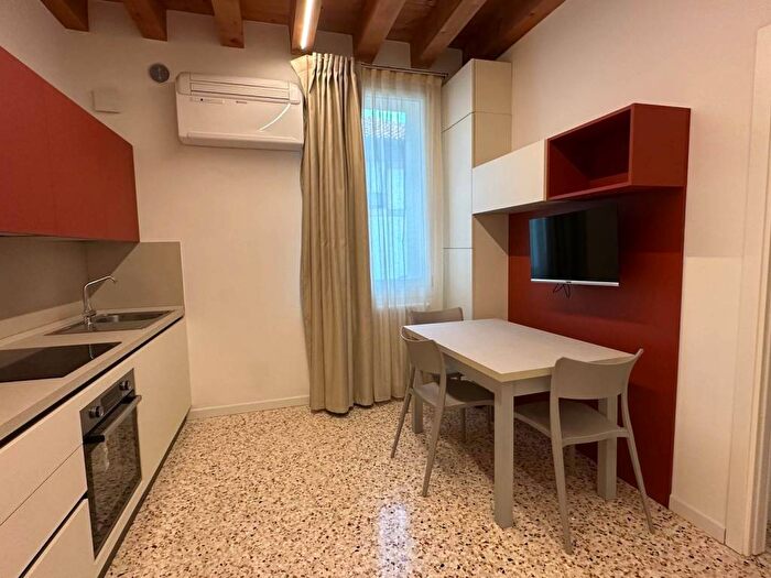 Appartamento trilocale in affitto in Contra Ponte San Michele, Centro Storico, Vicenza