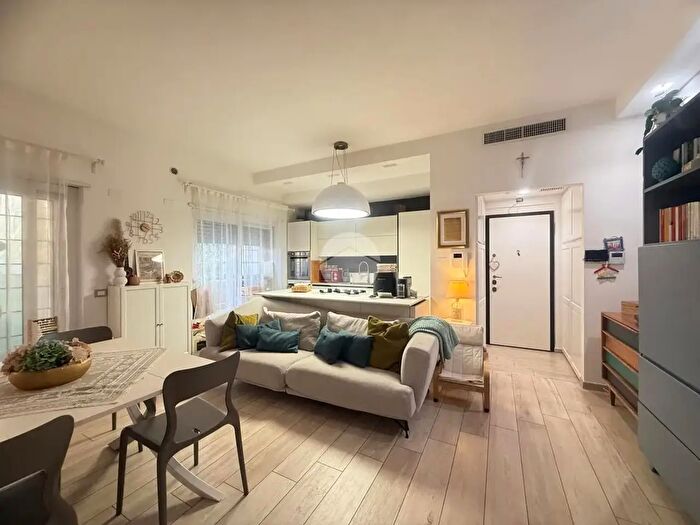 Appartamento trilocale in vendita in Via Luigi Capuana, Roma