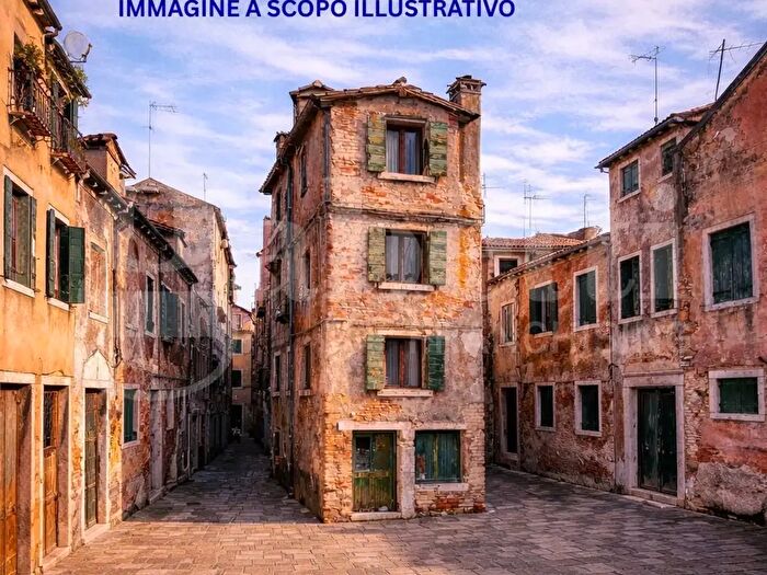 Casa quadrilocale in vendita in Sottomarina Via Sottomarina, Chioggia