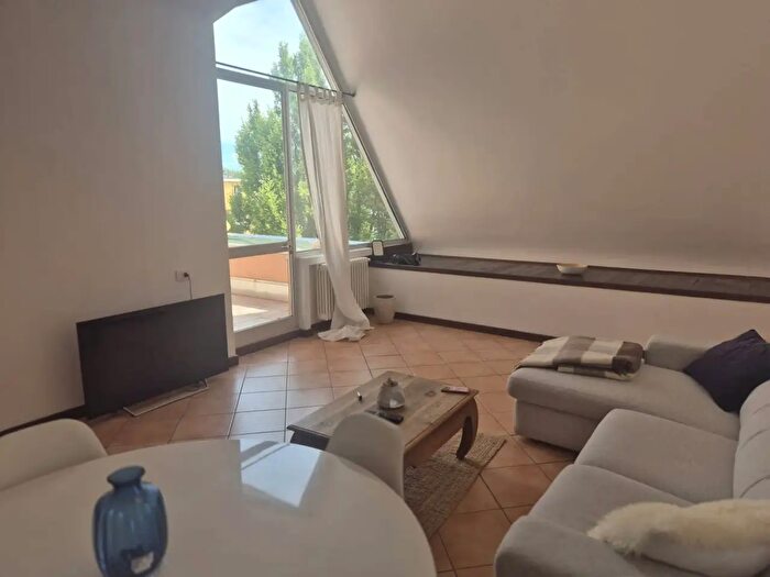 Appartamento trilocale in affitto in Viale Borri, Varese
