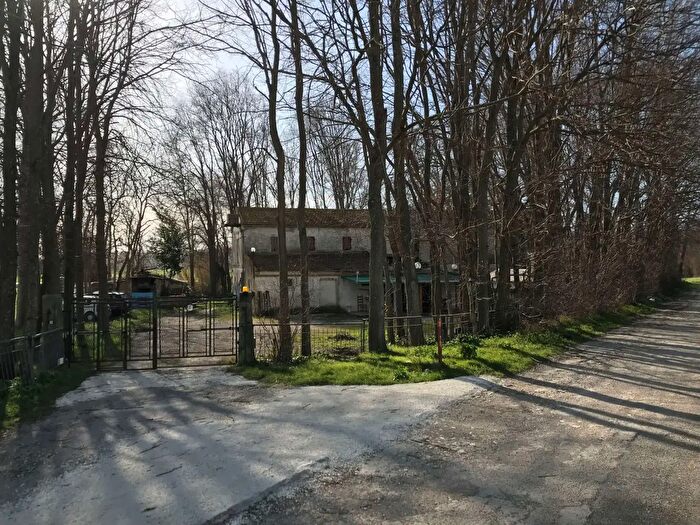 Casa con 14 locali in vendita in Camerano