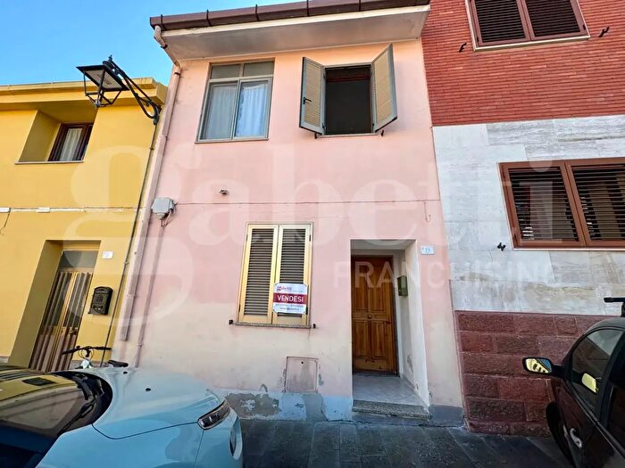 Casa trilocale in vendita in Via Garibaldi, Muros