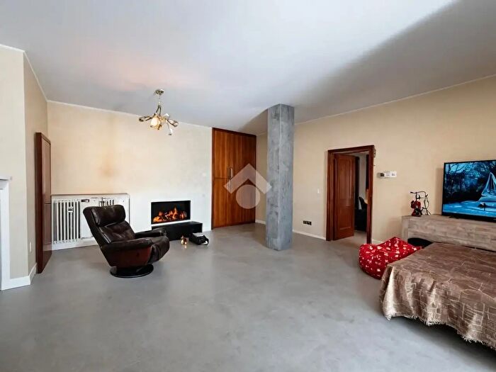 Appartamento quadrilocale in vendita in Via Zanica, Bergamo