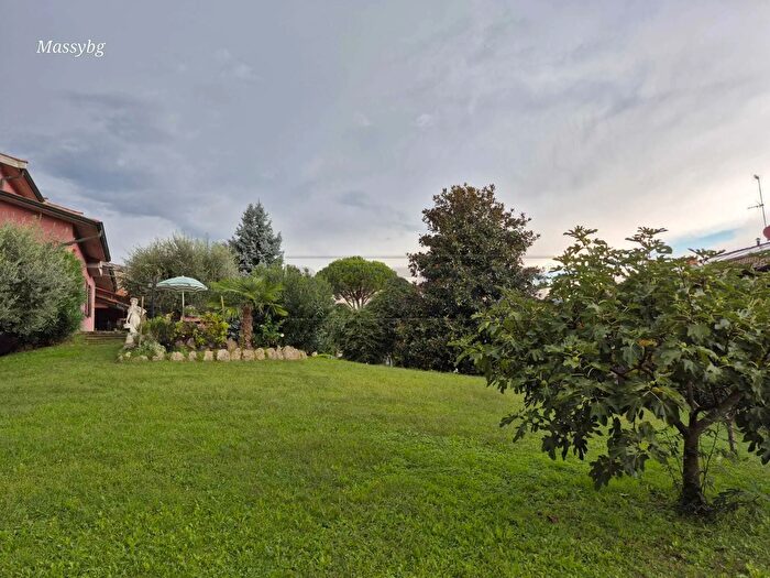 Casa con 6 locali in vendita in Torre De Roveri