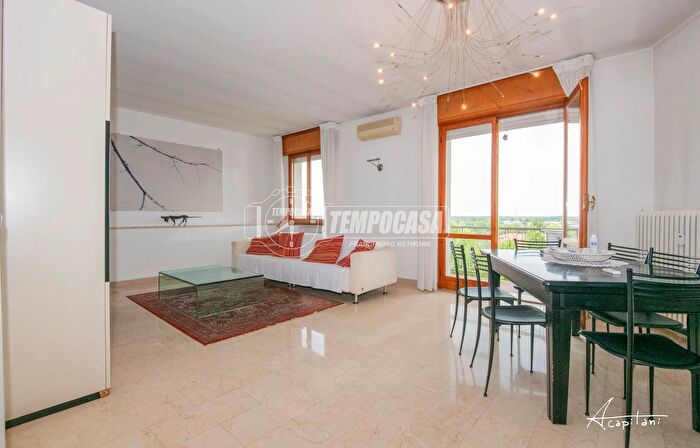 Appartamento quadrilocale in vendita in Via Caduti sul Lavoro, Modena