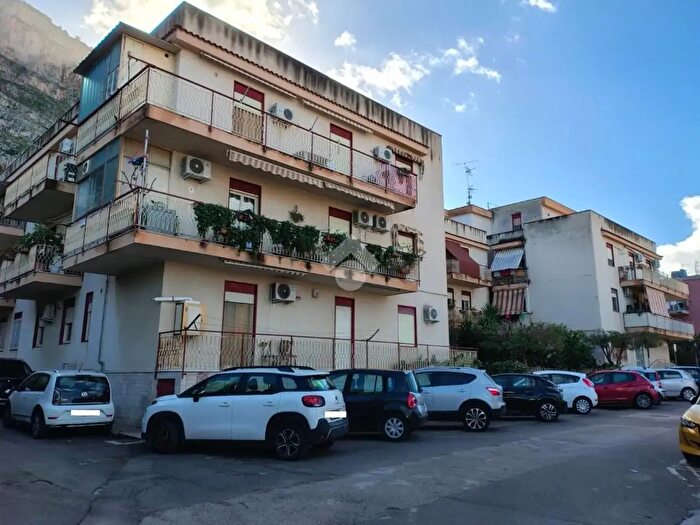 Appartamento con 5 locali in vendita in Via Catania, Capaci