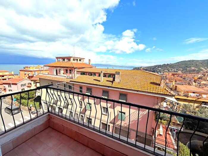 Appartamento quadrilocale in vendita in Via Panoramica di Porto Santo Stefano, Monte Argentario