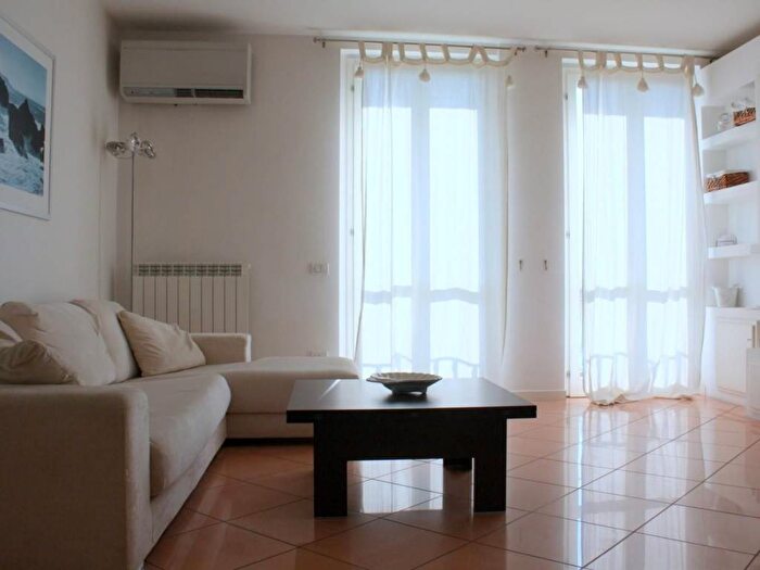 Appartamento trilocale in affitto in Via Lungomare Roma, Pietrasanta