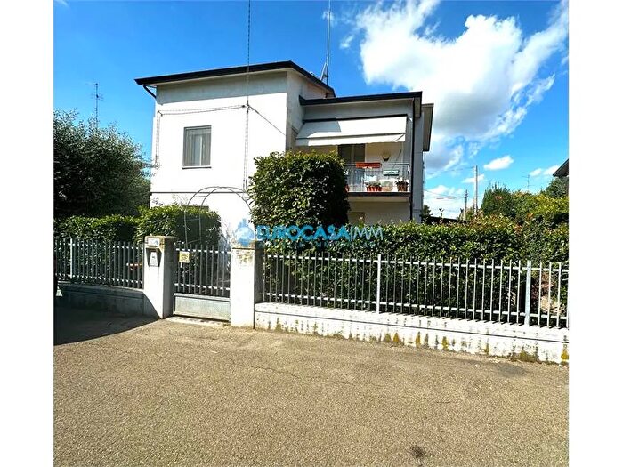 Casa con 9 locali in vendita in Via Magnanini San Martino in Rio Re, San Martino In Rio