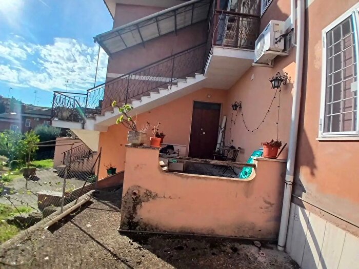 Appartamento bilocale in vendita in Via Poggio a Caiano, Roma