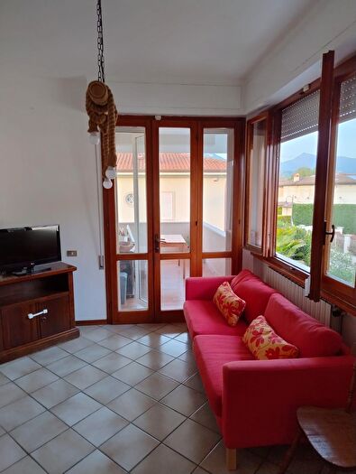 Casa con 7 locali in vendita in a Adua, Pietrasanta