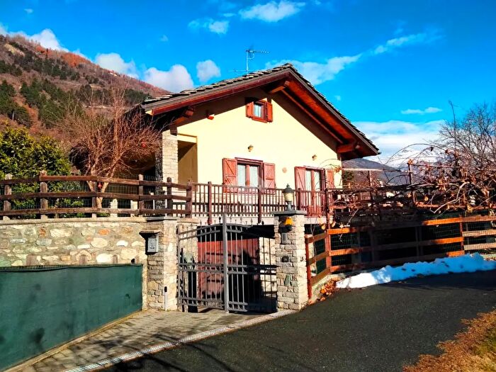 Casa quadrilocale in vendita in Frazione Maillod, Sarre