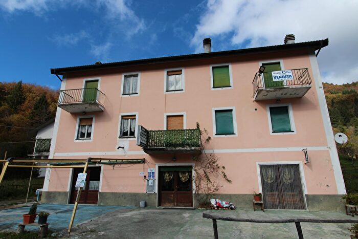 Appartamento con 5 locali in vendita in Rezzoaglio
