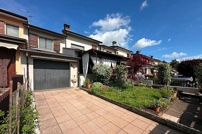 Casa quadrilocale in vendita in Via della Liberazione, Monte Cremasco